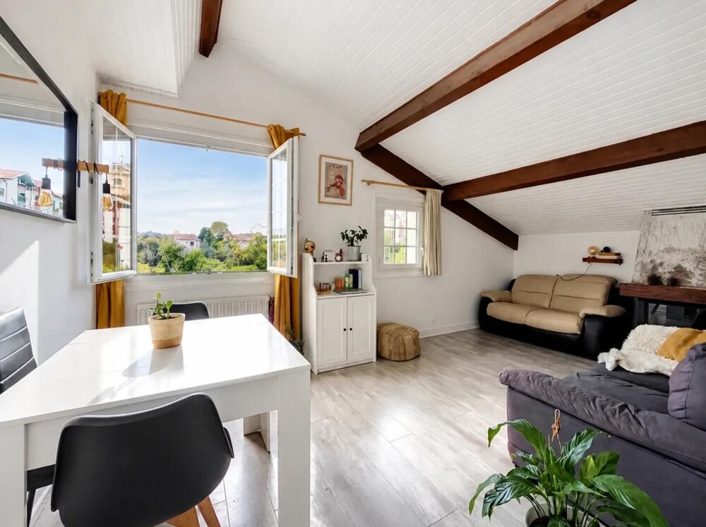 Vente Maison Appartement T3 au dernier étage - 61 m2 - Urrugne centre Urrugne