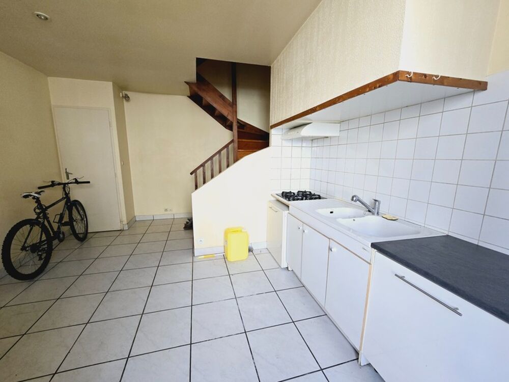 Vente Immeuble immeuble à vendre SAINT JEAN D'ANGELY (17) 98m² 2 logements loués Saint jean d angely