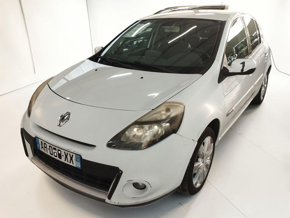 Clio III 1.6 110 EXCEPTION TOMTOM BA 5P 2010 occasion 06640 Saint-Jeannet