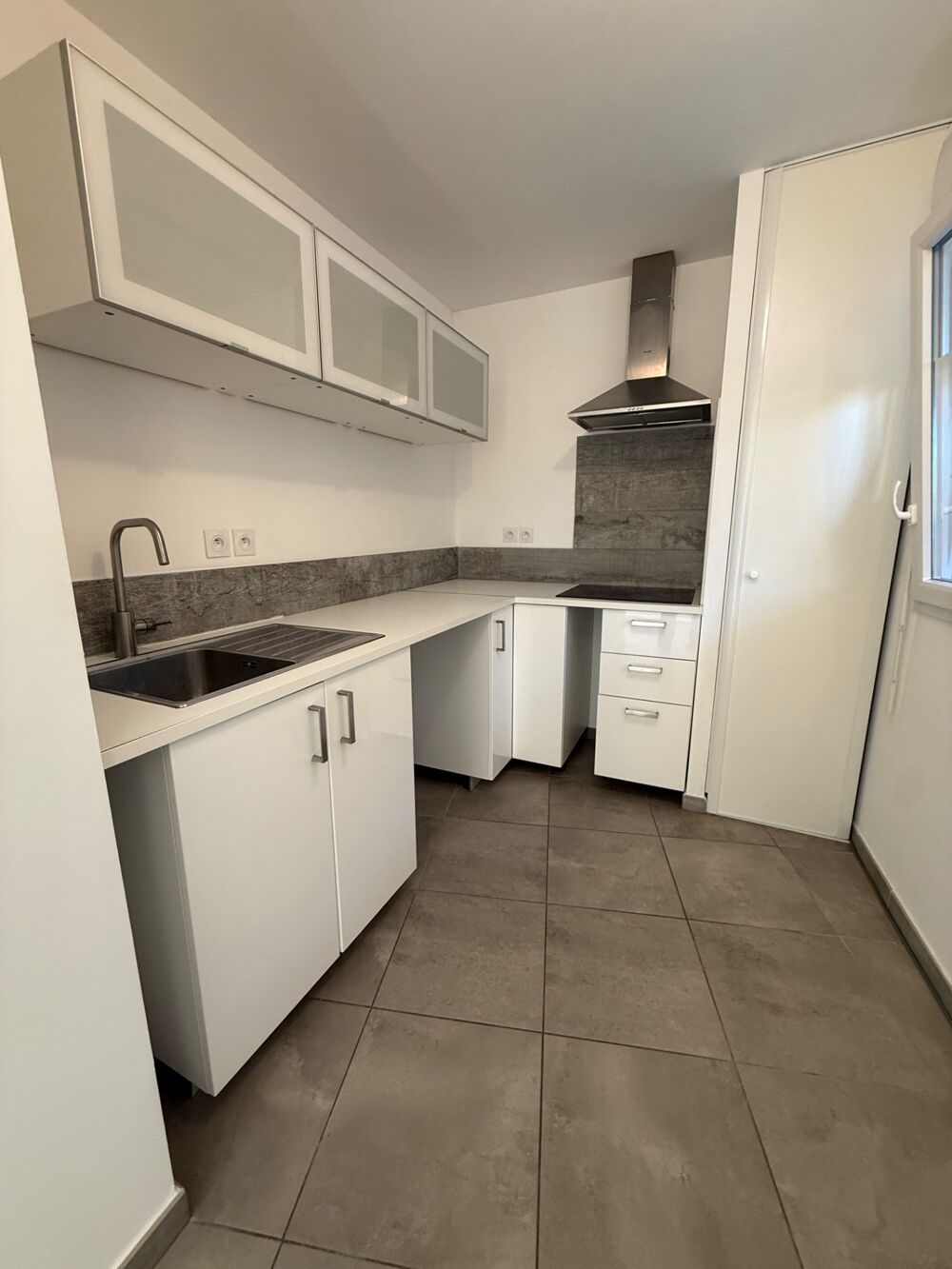 Vente Appartement T2 lumineux de 45 m² avec grand balcon de 16 m² et piscine - Avignon Montfavet Avignon