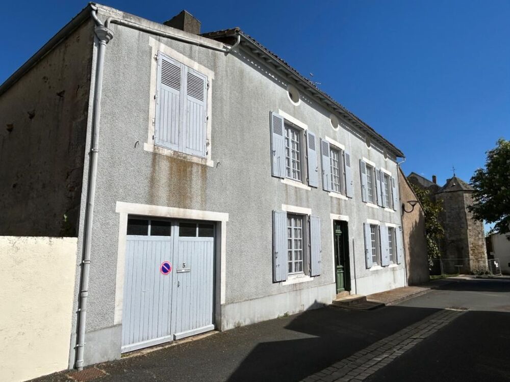 GRANDE MAISON DE BOURG AVEC CACHET, 3 CHAMBRES (possibilités ++), BEAUX VOLUMES, ESPACES AMÉNAGEABLES, JARDIN