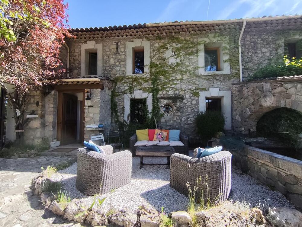 Superbe bastide du XVIII? siècle  Domaine de charme avec chambres dhôtes, gîte et restaurant d'été - Aux portes du Verdon