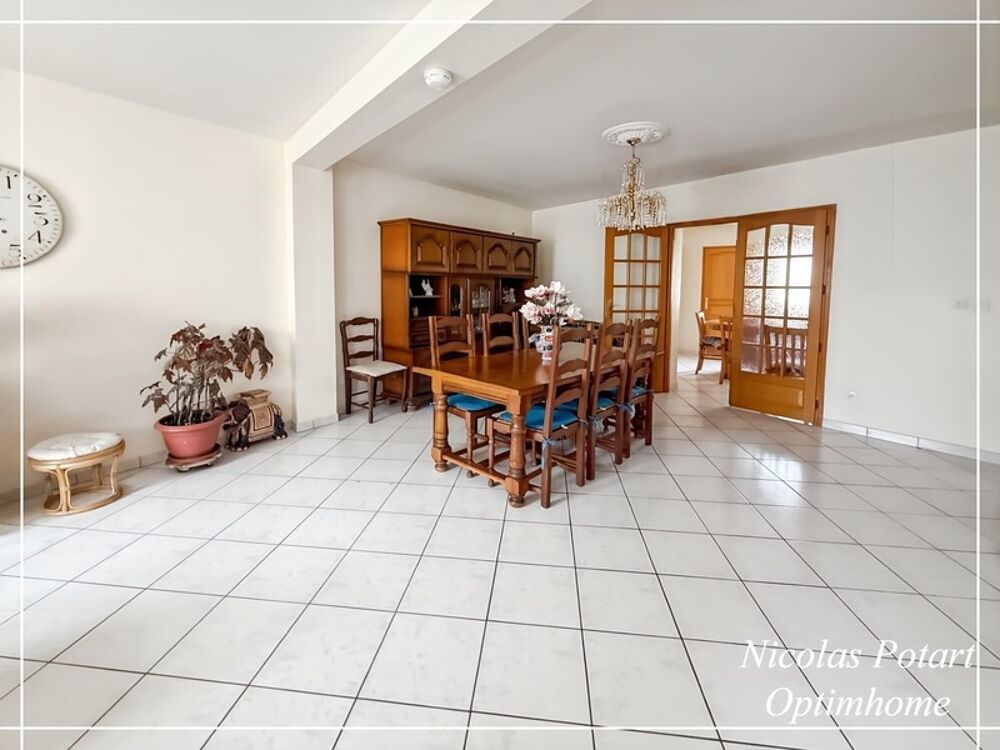 Vente Maison Maison de ville avec chambre au rez-de-chaussée, cour et garage Lacroix saint ouen