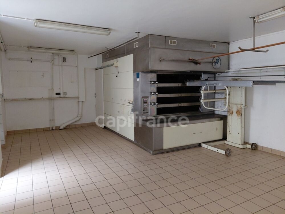 Maison spacieuse de 175 m2 au coeur du village de Montsalvy  Jardin non attenant possible