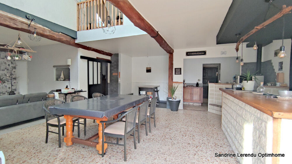L'élégance d'une grande maison de village Normande en Pierre de Taille de 298 m² à réinventer
