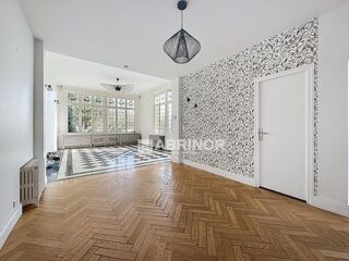 Maison 8 pièces 218 m² · à Wattrelos · 218 m² · 424 000 €