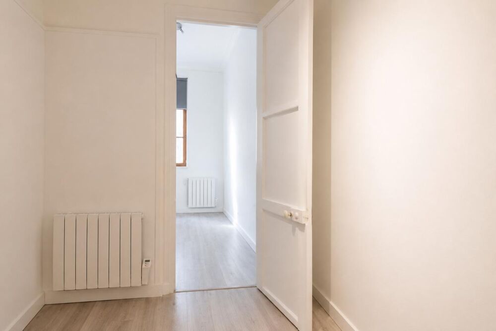   75008 PARIS - Bureau 30 m² , avec cave et  garage inclus -  Proche Fbrg St Honore - Elysée-Beauvau Paris 8