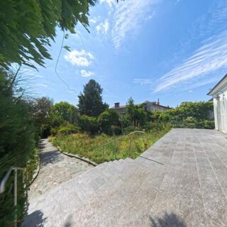  Maison  vendre 11 pices 325 m