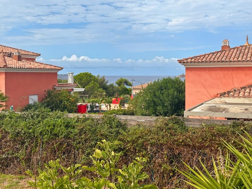 A vendre CARGESE - proche de la plage - Maison de 2 chambres et 1 bureau - Jacuzzi