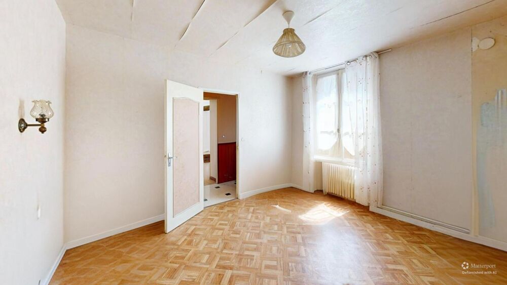Maison avec dépendances et terrain constructible à Toury