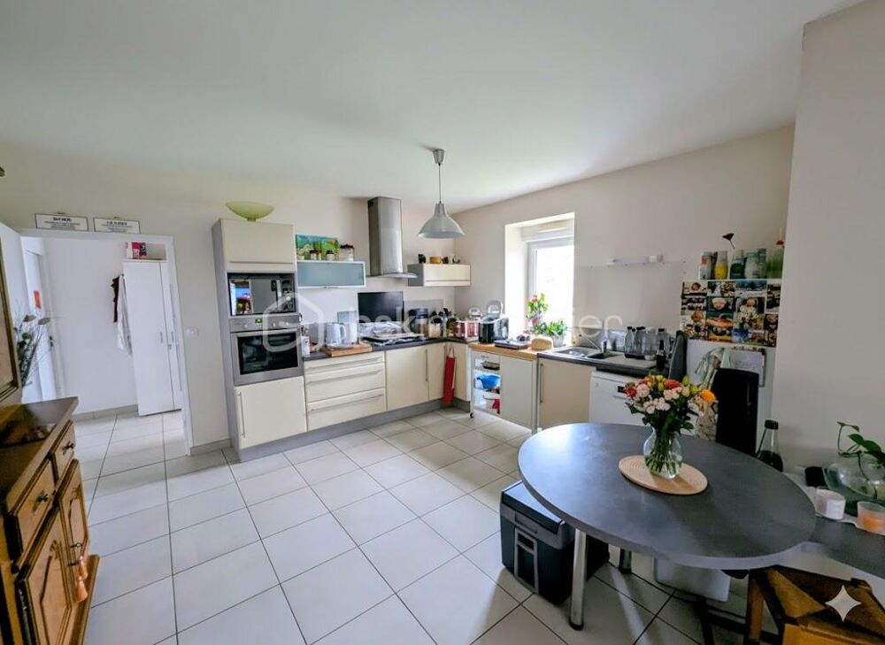 Vente Maison Maison familiale 163 m² – 8 pièces – 6 chambres – Centre-ville Saint-Brice-en-Coglès Saint brice en cogles