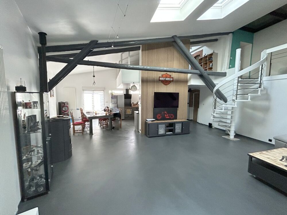 Maison familiale atypique  ancien corps de ferme rénové  190 m²