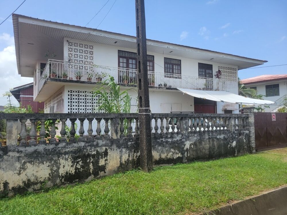 Vente Maison Maison T6 R+1 avec garage sur terrain de 746 m² – Cayenne Cayenne
