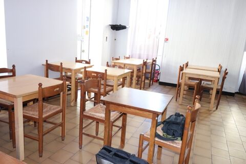   VENTE LOCAL COMMERCIAL DE 115M² A DEUX PAS DU  CENTRE VILLE ROCHEFORT 17 