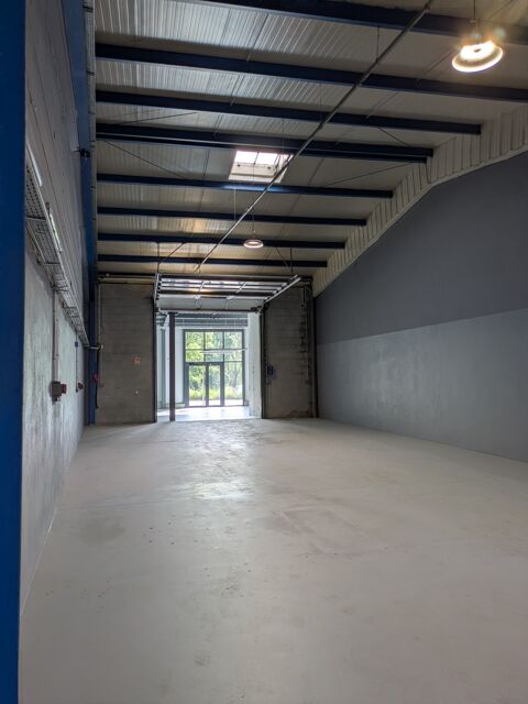   Local commercial à louer proche de CHAMBERY (73)576 m² 