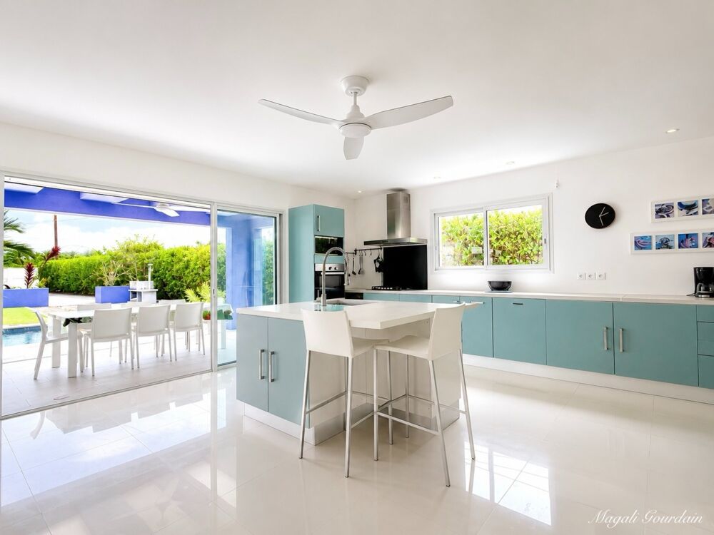 Vente Propriété/Château A VENDRE – SAINT-FRANÇOIS – VILLA AVEC PISCINE, GÎTE INDÉPENDANT ET AUTONOMIE ÉLECTRIQUE Saint francois