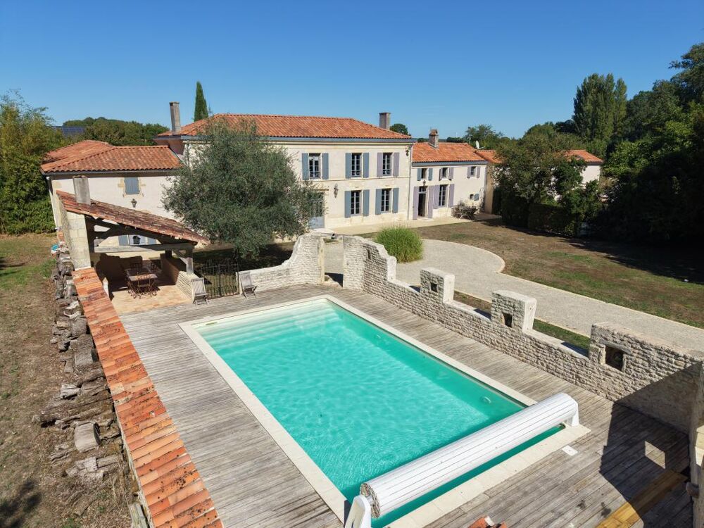 à vendre  Propriété/château Bernay-Saint-Martin (17330)