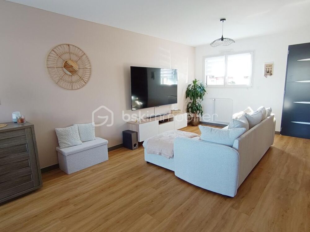Vente Maison Maison T5 107 m² avec piscine Romille