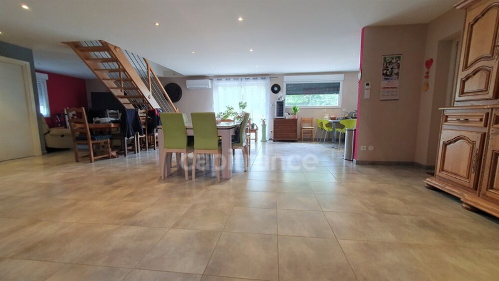 Vente Maison VAUVILLERS (70). Ensemble immobilier composé d'une maison d'habitation de 170m² et d'un bâtiment de 520m² Vauvillers