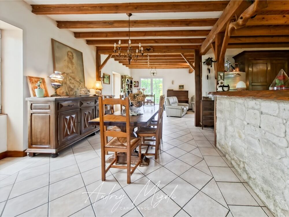 Propriété en pierre avec maison, gîte, 245m², 7 chambres, piscine, 300m² de dépendances, parc de 2,5 hectares