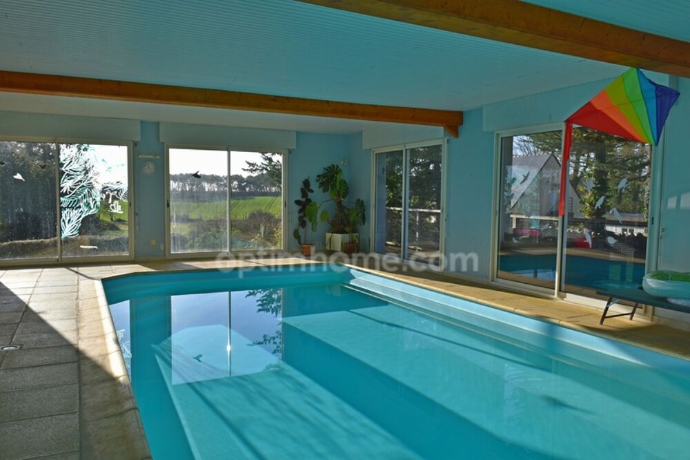 Maison familiale de plain-pied avec grande piscine intérieure, aux portes de la Gacilly