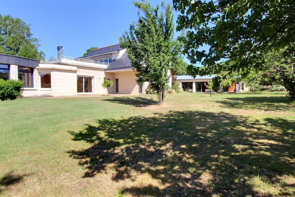 Vente Maison Maison d'architecte La Chapelle Saint Laud 8 pièces 244 m2 La chapelle saint laud