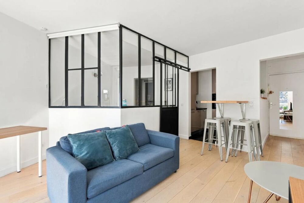 Vente Appartement Studio avec coin nuit et balcon loggia situé à Paris 15 Paris 15