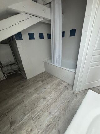  Appartement à louer 4 pièces 82 m²