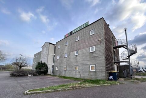   A VENDRE - ENSEMBLE IMMOBILIER 