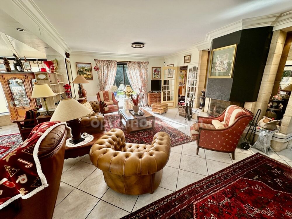 Vente Villa Rougé - Maison d'architecte (251 m2) avec dépendance aménagée (70m2) et piscine Rouge