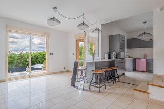  Villa à vendre 8 pièces 245 m²