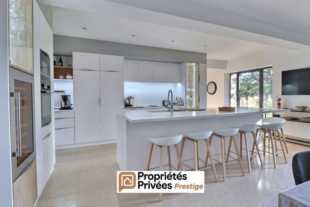 � vendre  Propri�t�/ch�teau Uz�s (30700)