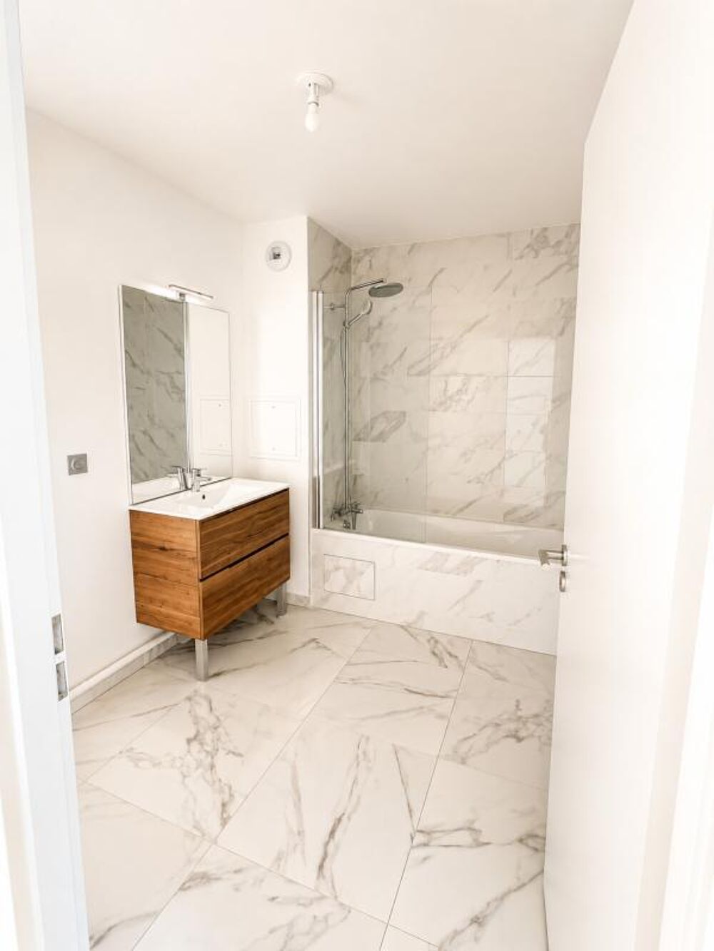 Vente Appartement 3 PIECES LUMINEUX AVEC BALCON Chatou