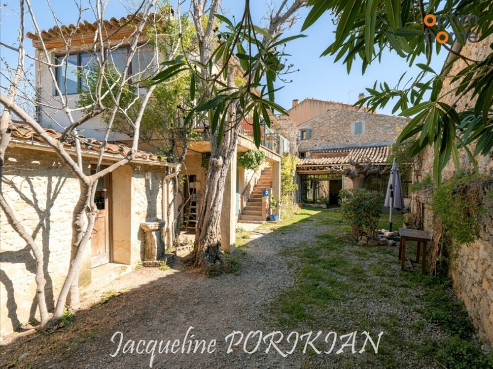 Saint Martin de la Brasque : Maison en vielle pierre, 7 pièces, avec cour, place de parking et annexes habitables