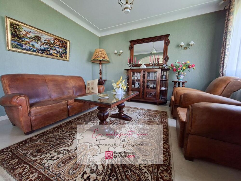 Vente Maison A VENDRE en exclusivité aux Herbiers, Maison de 140 m2 avec 4 Chambres et 1 bureau sur un terrain de 1062 m2 Les herbiers