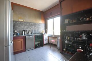  Immeuble à vendre 15 + pièces 466 m²