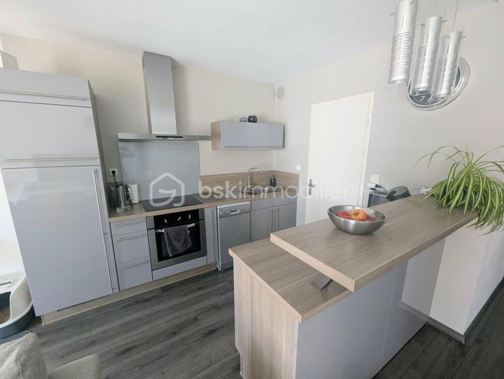 Appartement en RDC avec un grand balcon / extérieur et garage situé à FOUGERES 35300