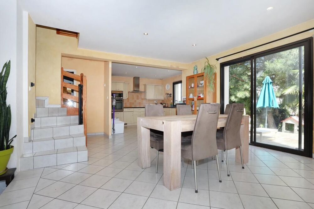 Maison de 6 pièces de 117 m² à Saint-Jacques-de-la-Lande