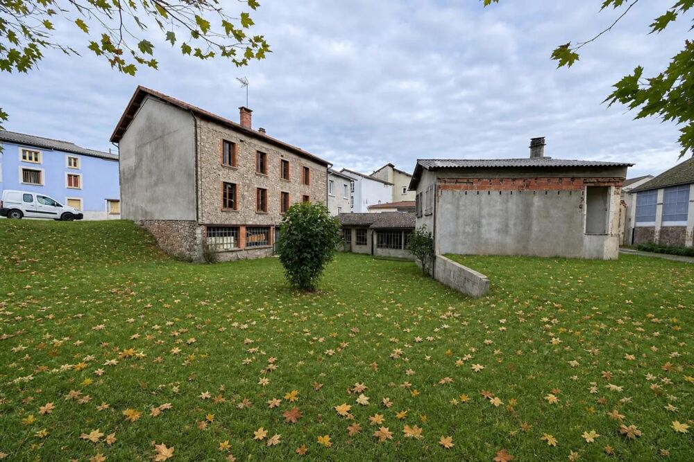Chabreloche : grande maison de 259 m² au potentiel unique