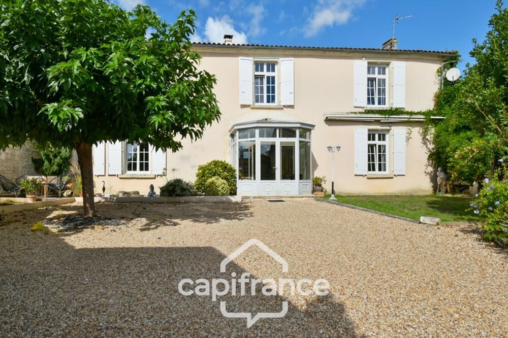 Maison à vendre 10 pièces BIGNAY (17), proche ST JEAN D'ANGELY et ses commerces, avec jardin, piscine et garage