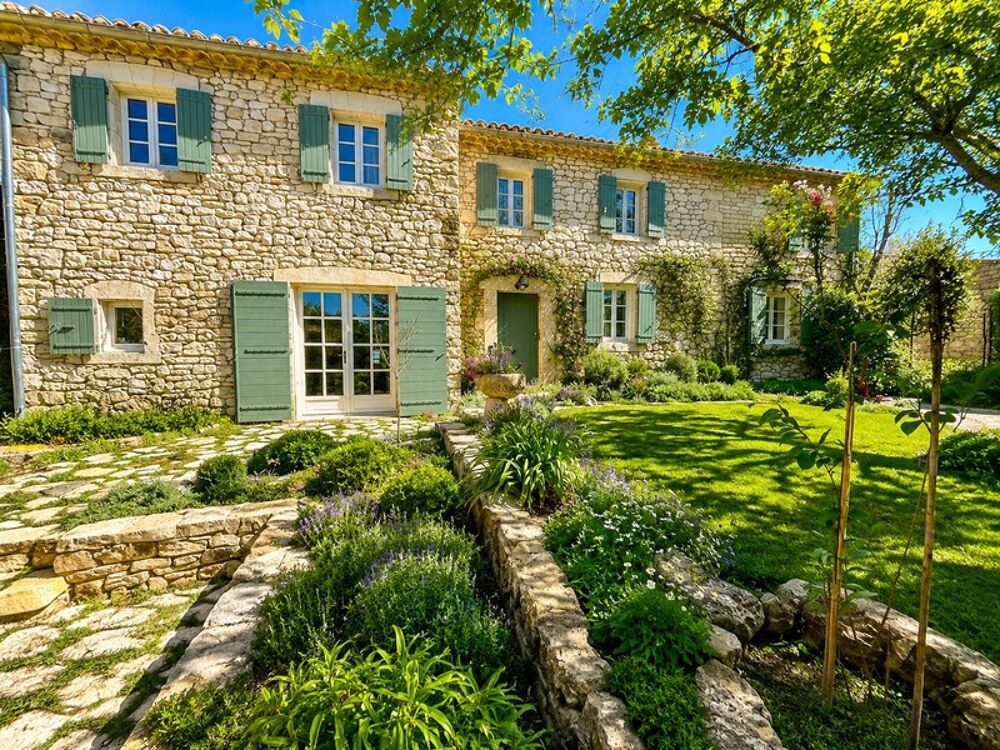 Mas de village avec jardin et piscine dans un hameau de Murs à 7 minutes de Gordes
