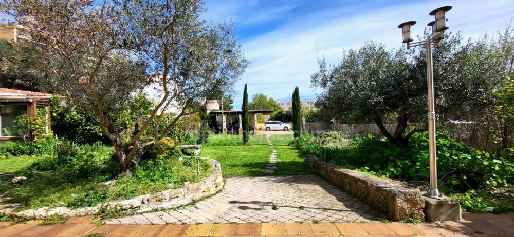 Vente Maison MARTIGUES (13) : à vendre Maison 4 chambres, 1 bureau, 2 appartements T3 et T4, garage sur terrain 859m² Martigues