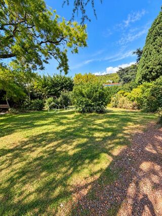  Terrain à vendre 653 m²