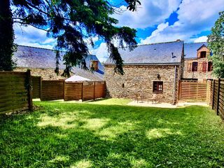 Vente Maison Sally HICKEY vous présente 2 maisons en pierre. 4 chambres, 3 salle de bains, 2 jardins et un grand parking.  Ne ratez pas ! Thehillac