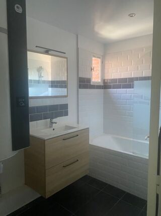  Appartement à louer 3 pièces 69 m²