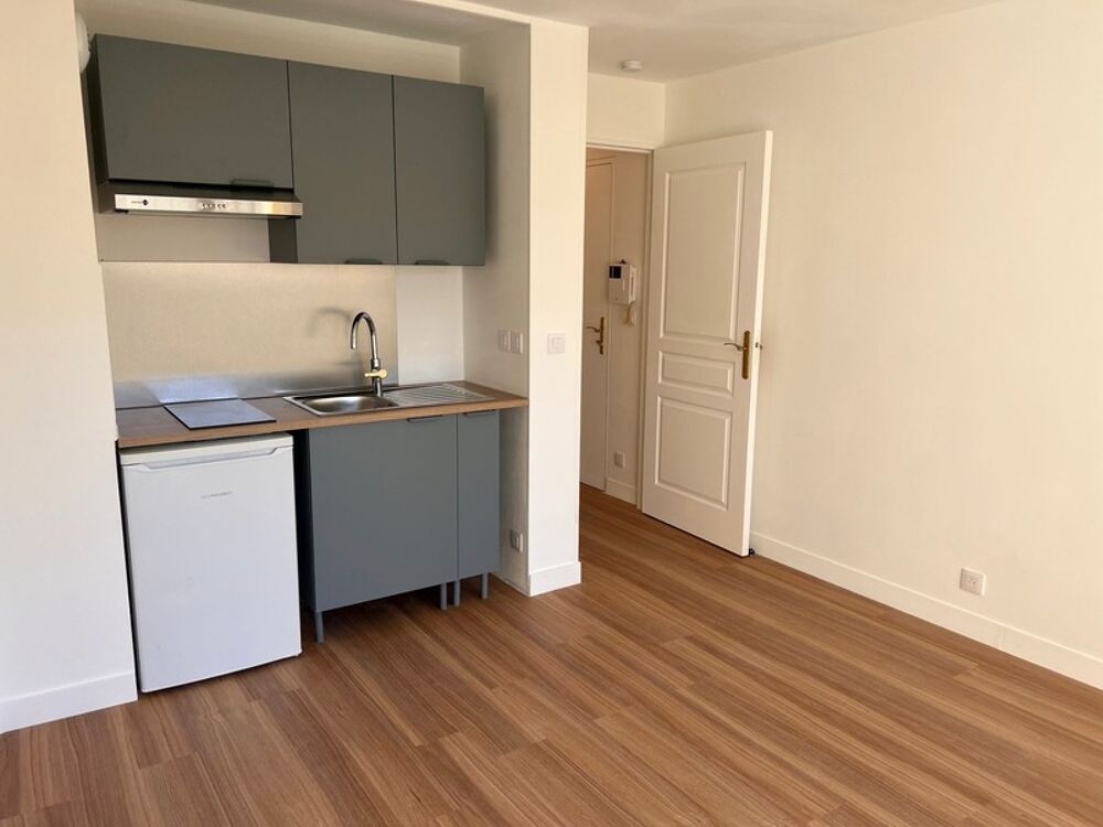 PONTOISE  CENTRE HISTORIQUE  STUDIO AVEC BALCON ET PARKING EN SOUS-SOL