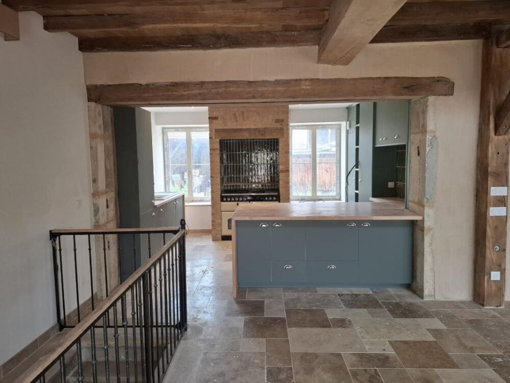 Location Maison Maison meublée avec cave , mezzanine et stationnements à Romanèche-Thorins Romaneche thorins