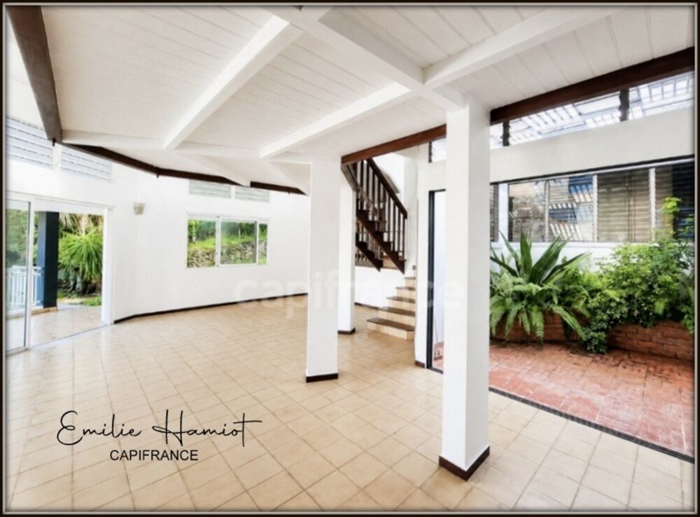 A vendre - Fort de France  Quartier Didier - Maison d'architecte  7 Pièces  4 Chambres + Petit T2 Indépendant