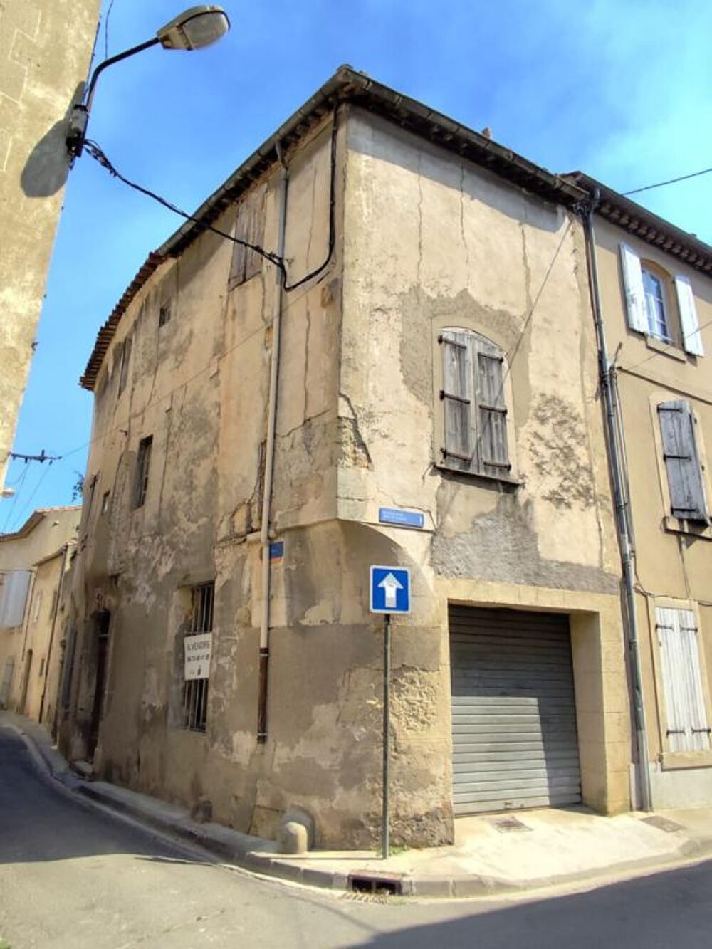 Narbonne centre, maison de 100 m2, R+2 - T5 avec garage, sous sol et jardin