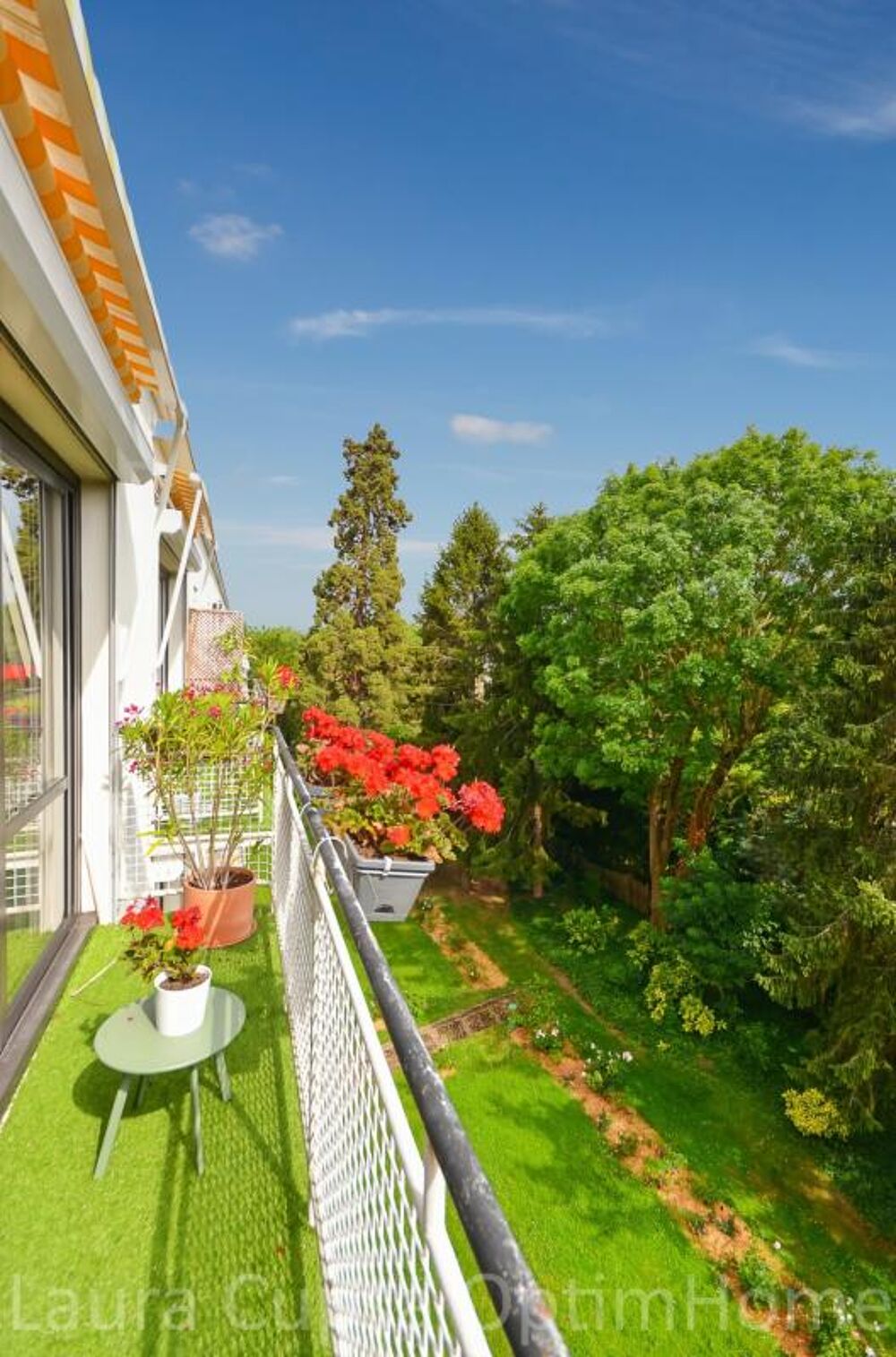 Vente Appartement SCEAUX - 8 MIN RER SCEAUX - 7P - 120, 95 M² - 2 BALCONS - 4E ET DERNIER ETAGE - 2 CAVES - BOX ET PARKING LIBRE DANS RESIDENCE FE Sceaux